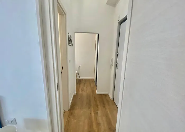 Apartamento Nolo Urban Nest Apartment, Confortevole E Graziosa, Servita Di Tutti I Comfort E Metropolitana Per Stazione E Garibaldi *
